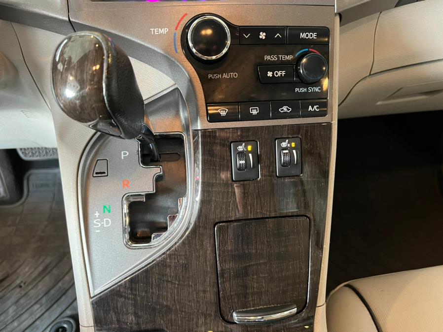 2013 Toyota Venza 4dr Wgn V6 AWD Limited (Natl), available for sale in West Hartford, Connecticut | AutoMax. West Hartford, Connecticut 2013 Toyota Venza 4dr Wgn V6 AWD Limited (Natl), available for sale in West Hartford, Connecticut | AutoMax. West Hartford, Connecticut