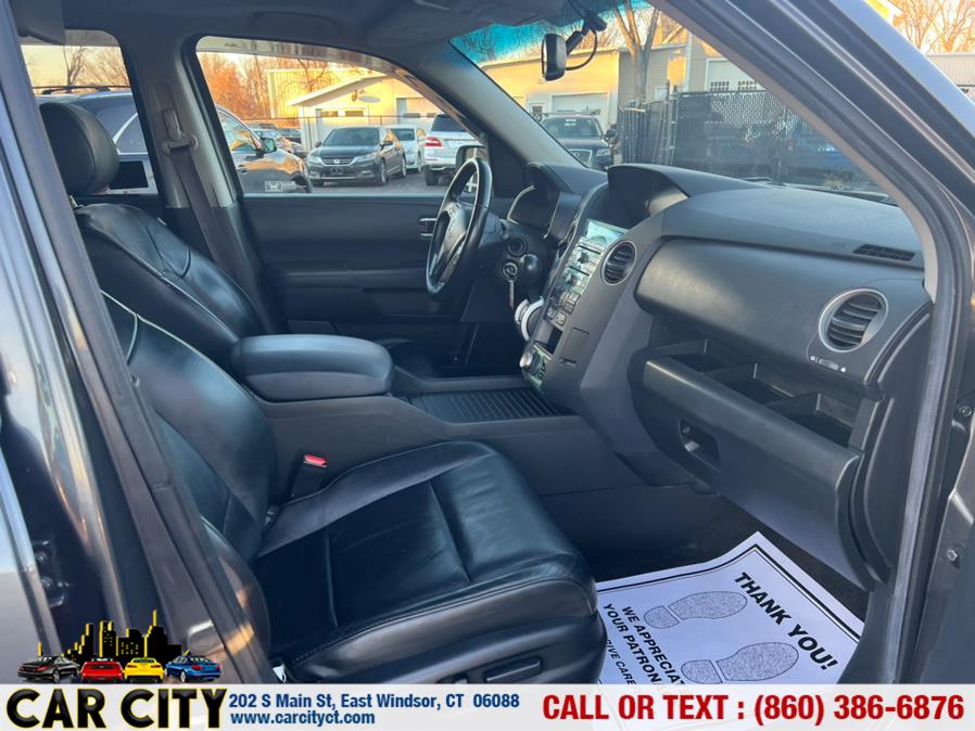 2011 Honda Pilot 4WD 4dr Touring w/RES & Navi, available for sale in East Windsor, Connecticut | Car City LLC. East Windsor, Connecticut 2011 Honda Pilot 4WD 4dr Touring w/RES & Navi, available for sale in East Windsor, Connecticut | Car City LLC. East Windsor, Connecticut