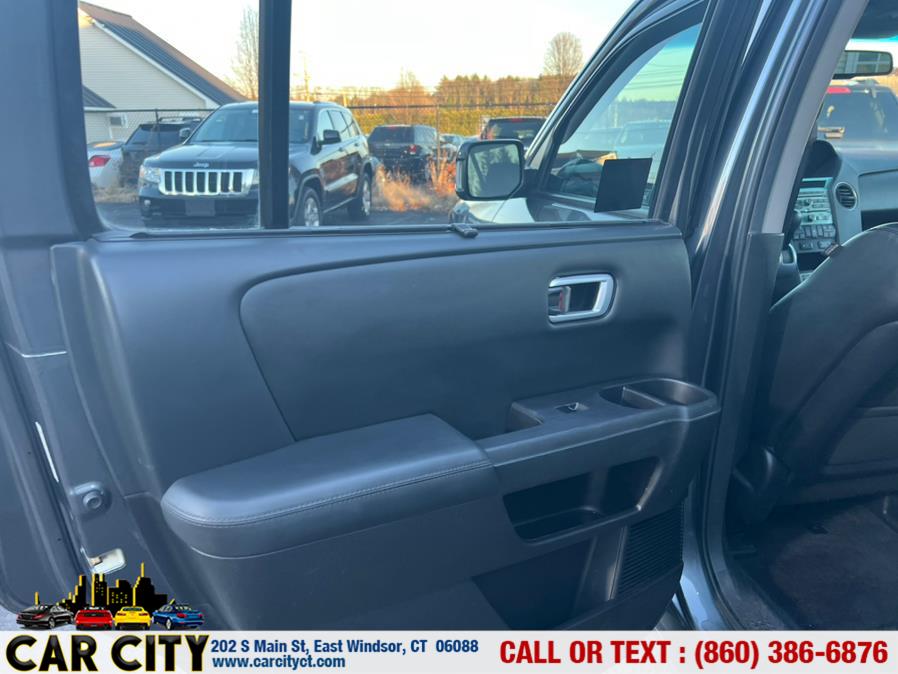 2011 Honda Pilot 4WD 4dr Touring w/RES & Navi, available for sale in East Windsor, Connecticut | Car City LLC. East Windsor, Connecticut 2011 Honda Pilot 4WD 4dr Touring w/RES & Navi, available for sale in East Windsor, Connecticut | Car City LLC. East Windsor, Connecticut