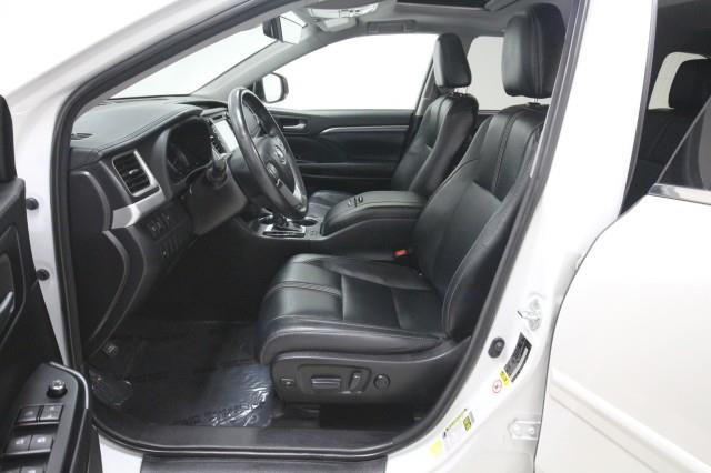 Used Toyota Highlander SE AWD w/ Navi & rearCam 2018 | Car Revolution. Maple Shade, New Jersey Used Toyota Highlander SE AWD w/ Navi & rearCam 2018 | Car Revolution. Maple Shade, New Jersey