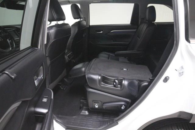 Used Toyota Highlander SE AWD w/ Navi & rearCam 2018 | Car Revolution. Maple Shade, New Jersey Used Toyota Highlander SE AWD w/ Navi & rearCam 2018 | Car Revolution. Maple Shade, New Jersey