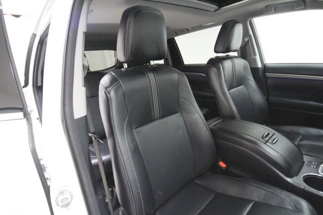 Used Toyota Highlander SE AWD w/ Navi & rearCam 2018 | Car Revolution. Maple Shade, New Jersey Used Toyota Highlander SE AWD w/ Navi & rearCam 2018 | Car Revolution. Maple Shade, New Jersey