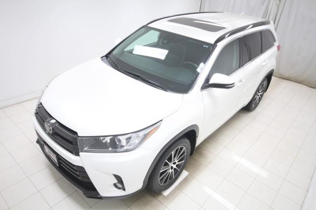 Used Toyota Highlander SE AWD w/ Navi & rearCam 2018 | Car Revolution. Maple Shade, New Jersey Used Toyota Highlander SE AWD w/ Navi & rearCam 2018 | Car Revolution. Maple Shade, New Jersey