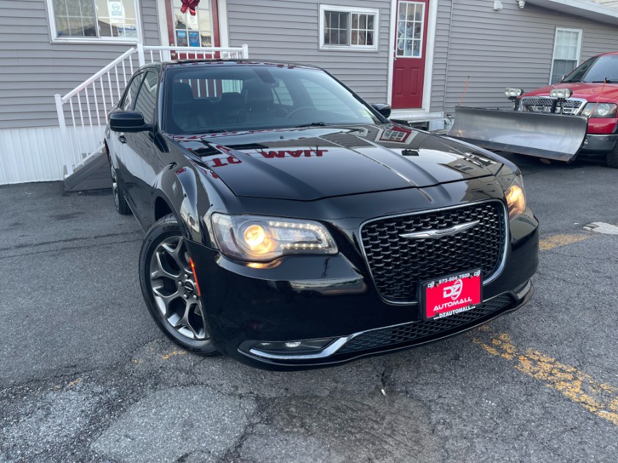 Used Chrysler 300 4dr Sdn 300S Alloy Edition AWD 2016 | DZ Automall. Paterson, New Jersey