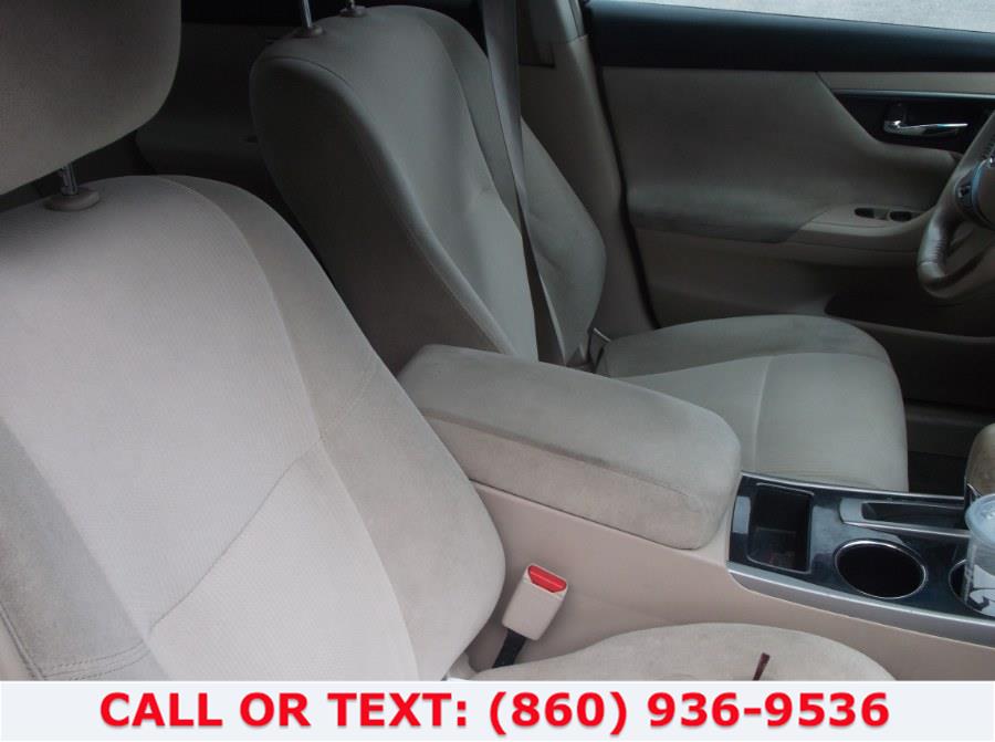 Used Nissan Altima 4dr Sdn I4 2.5 S 2013 | Lee Motors Sales Inc. Hartford, Connecticut Used Nissan Altima 4dr Sdn I4 2.5 S 2013 | Lee Motors Sales Inc. Hartford, Connecticut