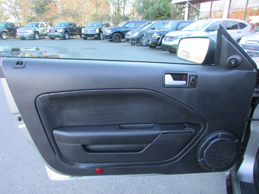 Used Ford Mustang 2dr Cpe Premium 2008 | United Auto Sales of E Windsor, Inc. East Windsor, Connecticut Used Ford Mustang 2dr Cpe Premium 2008 | United Auto Sales of E Windsor, Inc. East Windsor, Connecticut