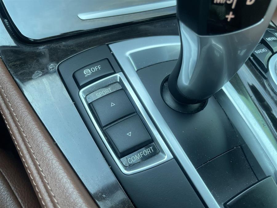 2012 BMW 5 Series 4dr Sdn 535i xDrive AWD, available for sale in Stratford, Connecticut | Wiz Leasing Inc. Stratford, Connecticut 2012 BMW 5 Series 4dr Sdn 535i xDrive AWD, available for sale in Stratford, Connecticut | Wiz Leasing Inc. Stratford, Connecticut