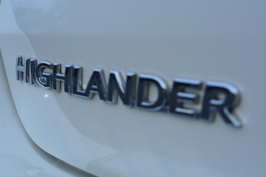Used Toyota Highlander LE V6 AWD (Natl) 2018 | Longmeadow Motor Cars. ENFIELD, Connecticut