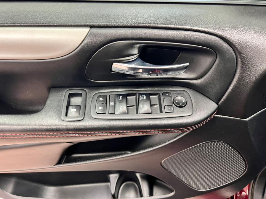 Used Dodge Grand Caravan GT Wagon 2018 | Power Motors East. Massapequa Park, New York Used Dodge Grand Caravan GT Wagon 2018 | Power Motors East. Massapequa Park, New York