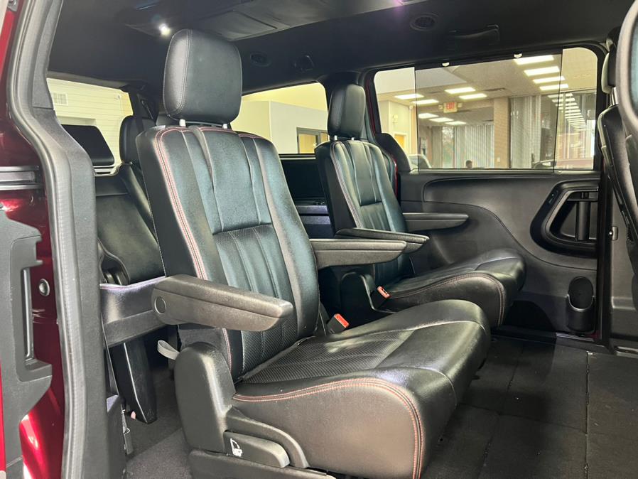 Used Dodge Grand Caravan GT Wagon 2018 | Power Motors East. Massapequa Park, New York Used Dodge Grand Caravan GT Wagon 2018 | Power Motors East. Massapequa Park, New York