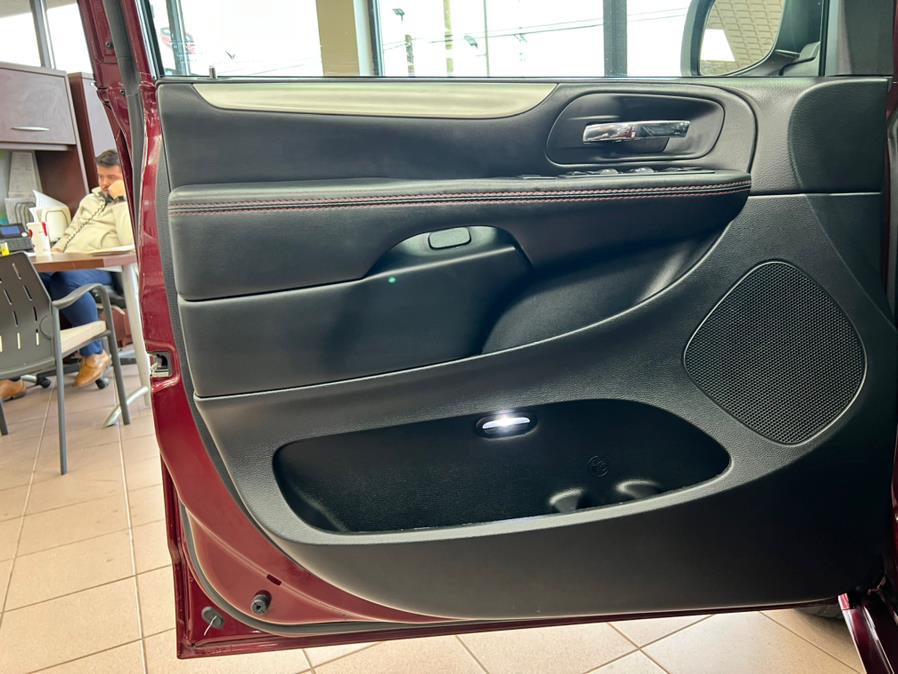 Used Dodge Grand Caravan GT Wagon 2018 | Power Motors East. Massapequa Park, New York Used Dodge Grand Caravan GT Wagon 2018 | Power Motors East. Massapequa Park, New York