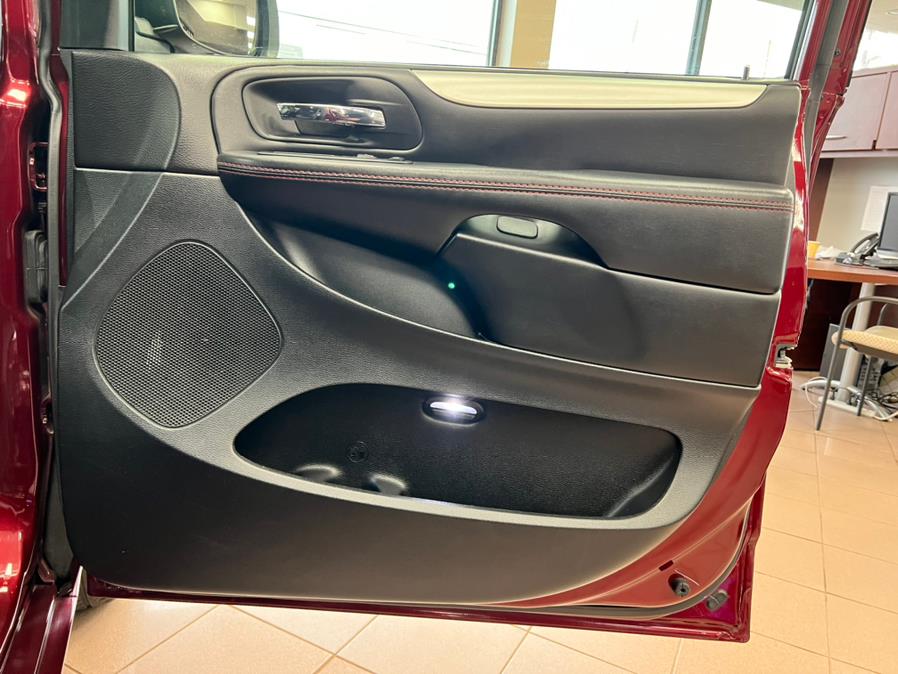 Used Dodge Grand Caravan GT Wagon 2018 | Power Motors East. Massapequa Park, New York Used Dodge Grand Caravan GT Wagon 2018 | Power Motors East. Massapequa Park, New York