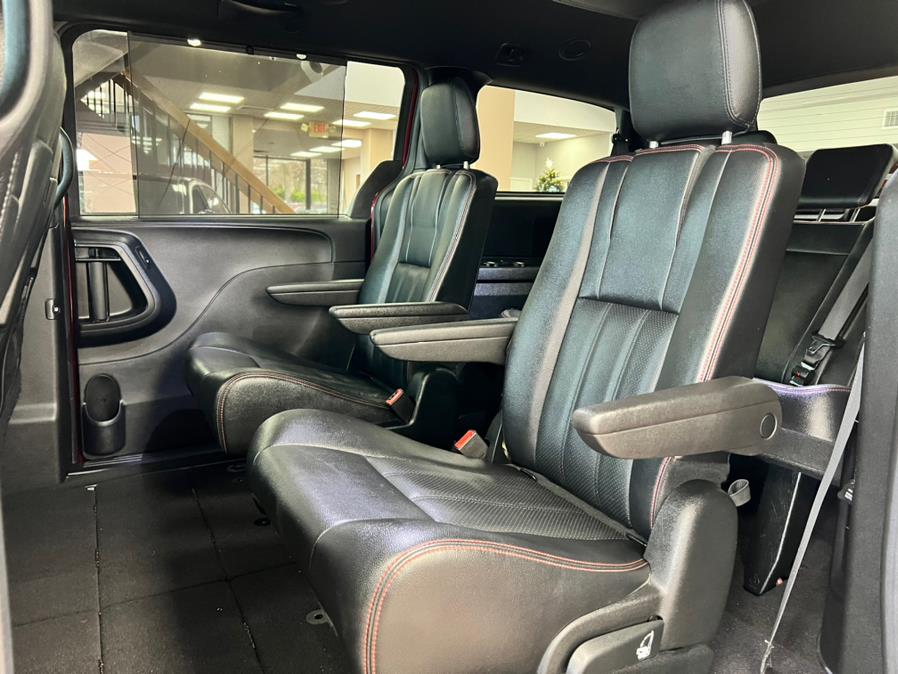 Used Dodge Grand Caravan GT Wagon 2018 | Power Motors East. Massapequa Park, New York Used Dodge Grand Caravan GT Wagon 2018 | Power Motors East. Massapequa Park, New York