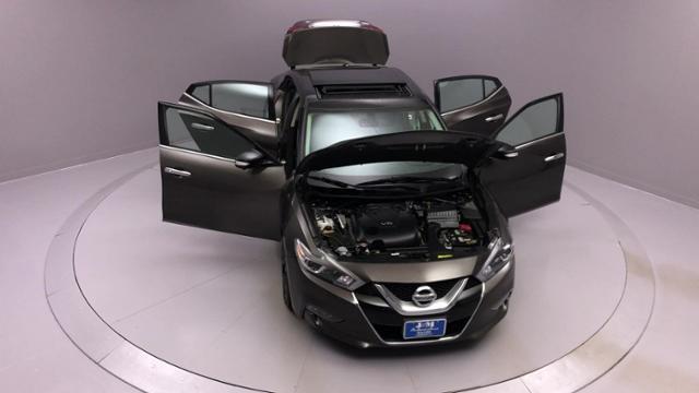 2016 Nissan Maxima 4dr Sdn 3.5 Platinum, available for sale in Naugatuck, Connecticut | J&M Automotive Sls&Svc LLC. Naugatuck, Connecticut 2016 Nissan Maxima 4dr Sdn 3.5 Platinum, available for sale in Naugatuck, Connecticut | J&M Automotive Sls&Svc LLC. Naugatuck, Connecticut