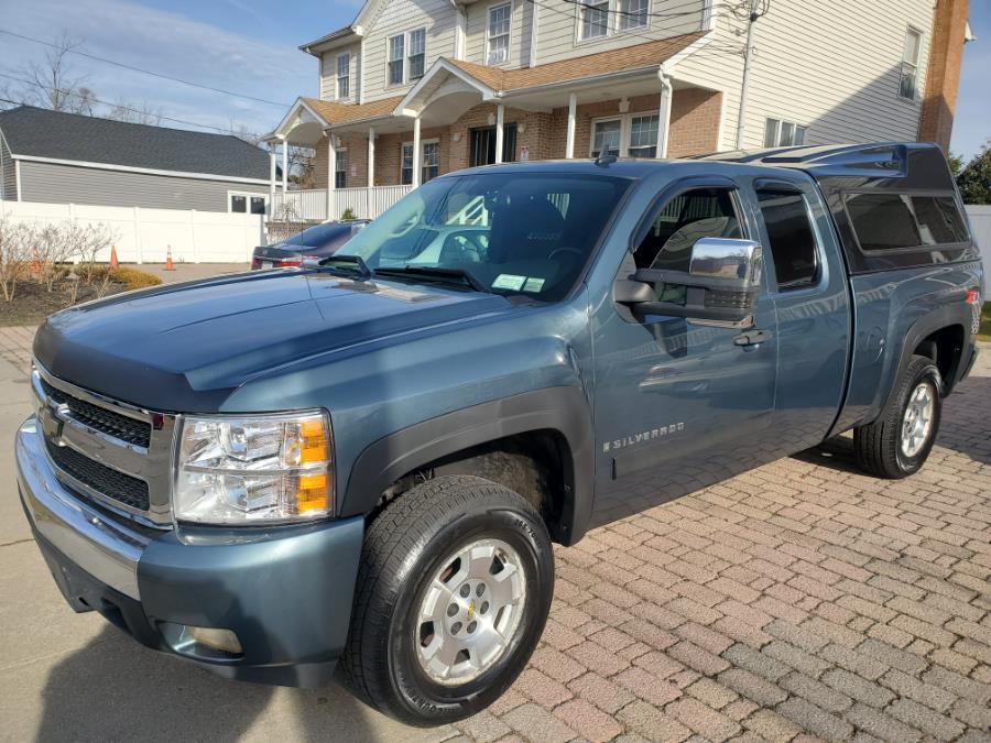 2007 Chevrolet Silverado 1500 4WD Ext Cab 134.0" LT w/1LT, available for sale in West Babylon, New York | SGM Auto Sales. West Babylon, New York