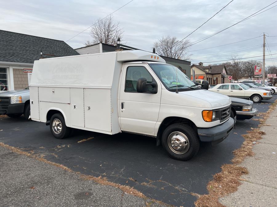 Used Ford Econoline Commercial Cutaway Super duty 2004 | Village Auto Sales. Milford, Connecticut