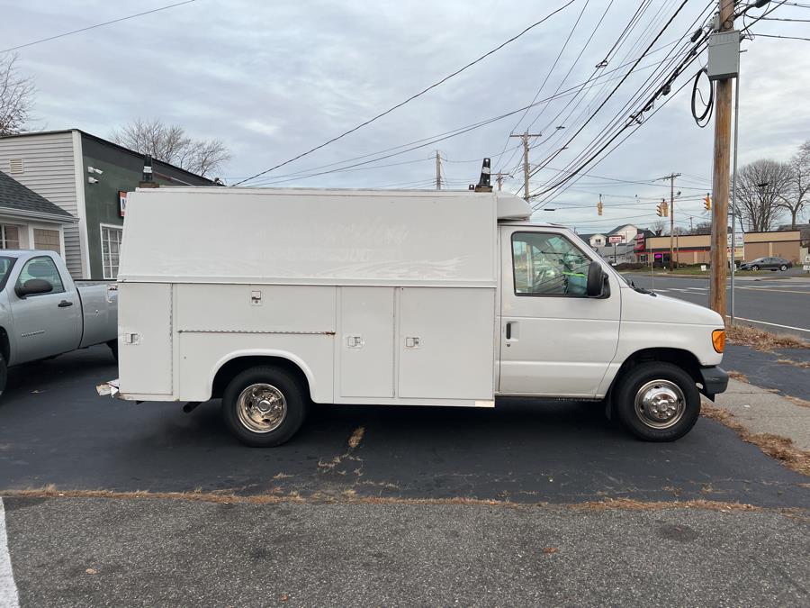 Used Ford Econoline Commercial Cutaway Super duty 2004 | Village Auto Sales. Milford, Connecticut