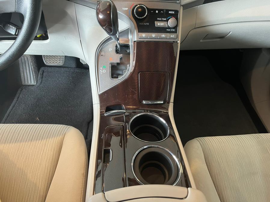 2009 Toyota Venza 4dr Wgn V6 AWD, available for sale in West Hartford, Connecticut | AutoMax. West Hartford, Connecticut 2009 Toyota Venza 4dr Wgn V6 AWD, available for sale in West Hartford, Connecticut | AutoMax. West Hartford, Connecticut
