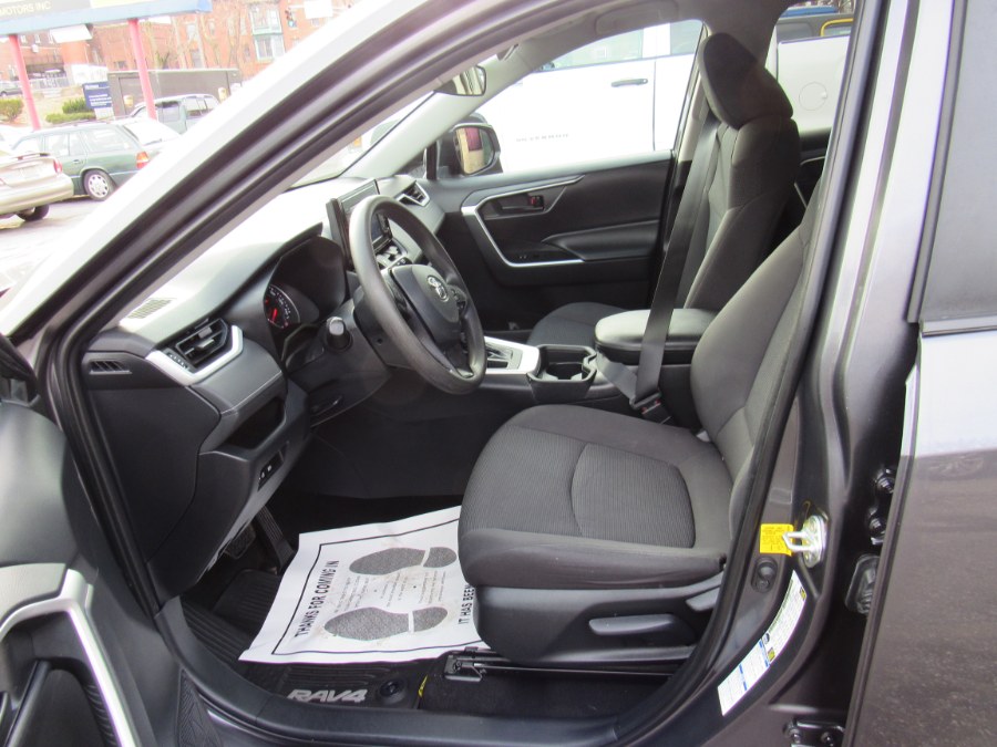 Used Toyota RAV4 LE 2019 | Hilario's Auto Sales Inc.. Worcester, Massachusetts Used Toyota RAV4 LE 2019 | Hilario's Auto Sales Inc.. Worcester, Massachusetts