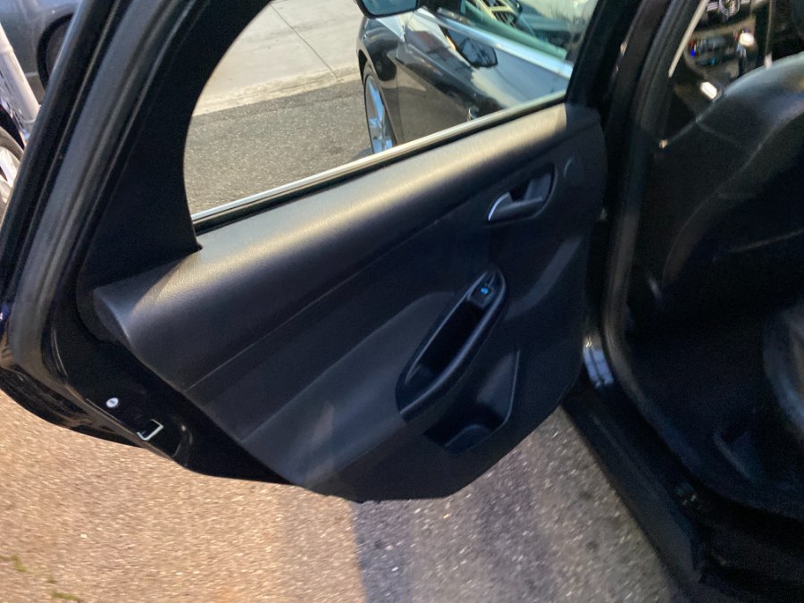 Used Ford Focus 4dr Sdn Titanium 2013 | Middle Village Motors . Middle Village, New York Used Ford Focus 4dr Sdn Titanium 2013 | Middle Village Motors . Middle Village, New York