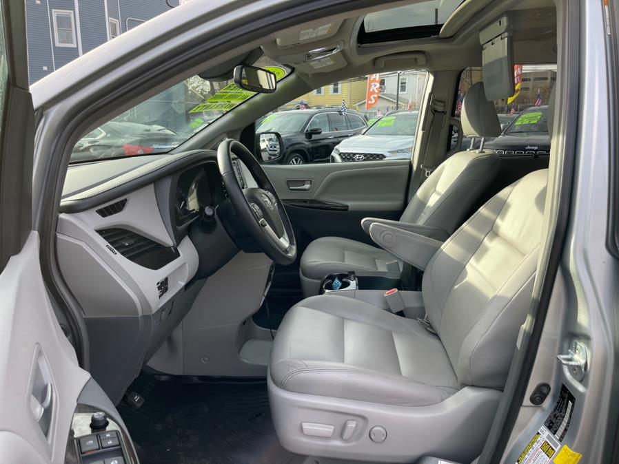 Used Toyota Sienna XLE Auto Access Seat FWD 7-Passenger (Natl) 2019 | Auto Haus of Irvington Corp. Irvington , New Jersey