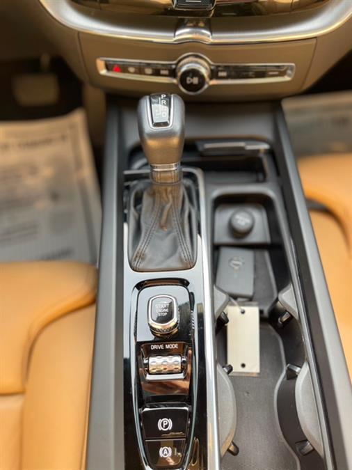 Used Volvo XC60 T5 AWD Momentum 2019 | Auto Haus of Irvington Corp. Irvington , New Jersey