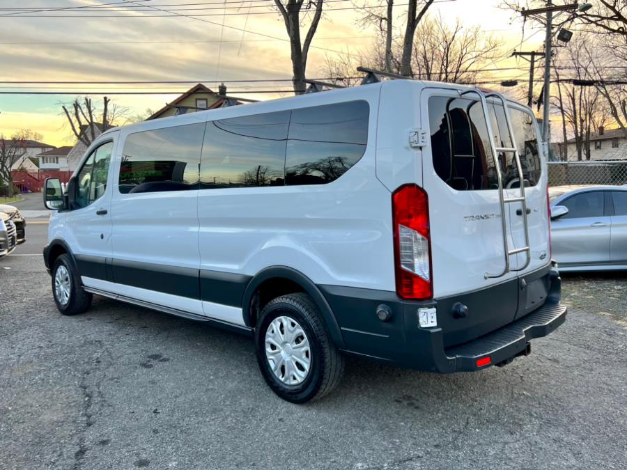 Used Ford Transit Wagon T-350 148" Low Roof XLT Sliding RH Dr 2015 | Easy Credit of Jersey. South Hackensack, New Jersey