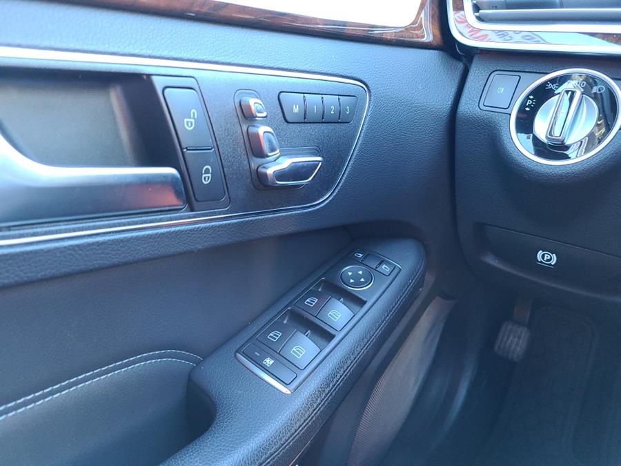 2014 Mercedes-Benz E-Class 4dr Sdn E350 Luxury 4MATIC, available for sale in Waterbury, Connecticut | National Auto Brokers, Inc.. Waterbury, Connecticut 2014 Mercedes-Benz E-Class 4dr Sdn E350 Luxury 4MATIC, available for sale in Waterbury, Connecticut | National Auto Brokers, Inc.. Waterbury, Connecticut