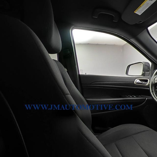 Used Jeep Grand Cherokee 4WD 4dr Laredo 2015 | J&M Automotive Sls&Svc LLC. Naugatuck, Connecticut Used Jeep Grand Cherokee 4WD 4dr Laredo 2015 | J&M Automotive Sls&Svc LLC. Naugatuck, Connecticut