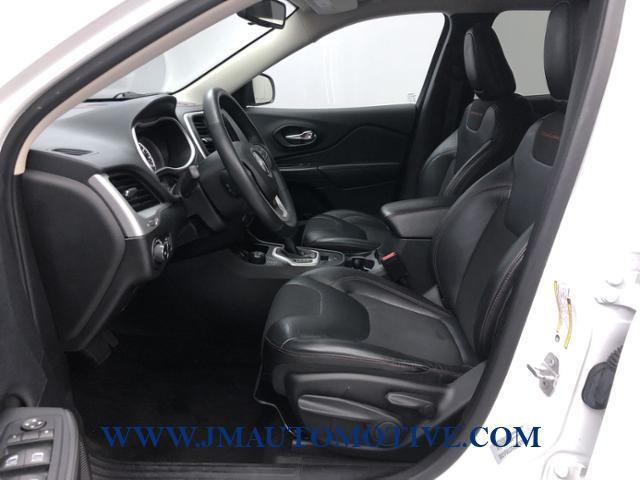 2015 Jeep Cherokee 4WD 4dr Trailhawk, available for sale in Naugatuck, Connecticut | J&M Automotive Sls&Svc LLC. Naugatuck, Connecticut 2015 Jeep Cherokee 4WD 4dr Trailhawk, available for sale in Naugatuck, Connecticut | J&M Automotive Sls&Svc LLC. Naugatuck, Connecticut