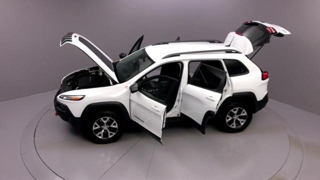 2015 Jeep Cherokee 4WD 4dr Trailhawk, available for sale in Naugatuck, Connecticut | J&M Automotive Sls&Svc LLC. Naugatuck, Connecticut 2015 Jeep Cherokee 4WD 4dr Trailhawk, available for sale in Naugatuck, Connecticut | J&M Automotive Sls&Svc LLC. Naugatuck, Connecticut