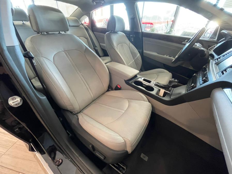 2016 Hyundai Sonata 4dr Sdn 2.4L Limited, available for sale in West Hartford, Connecticut | AutoMax. West Hartford, Connecticut 2016 Hyundai Sonata 4dr Sdn 2.4L Limited, available for sale in West Hartford, Connecticut | AutoMax. West Hartford, Connecticut
