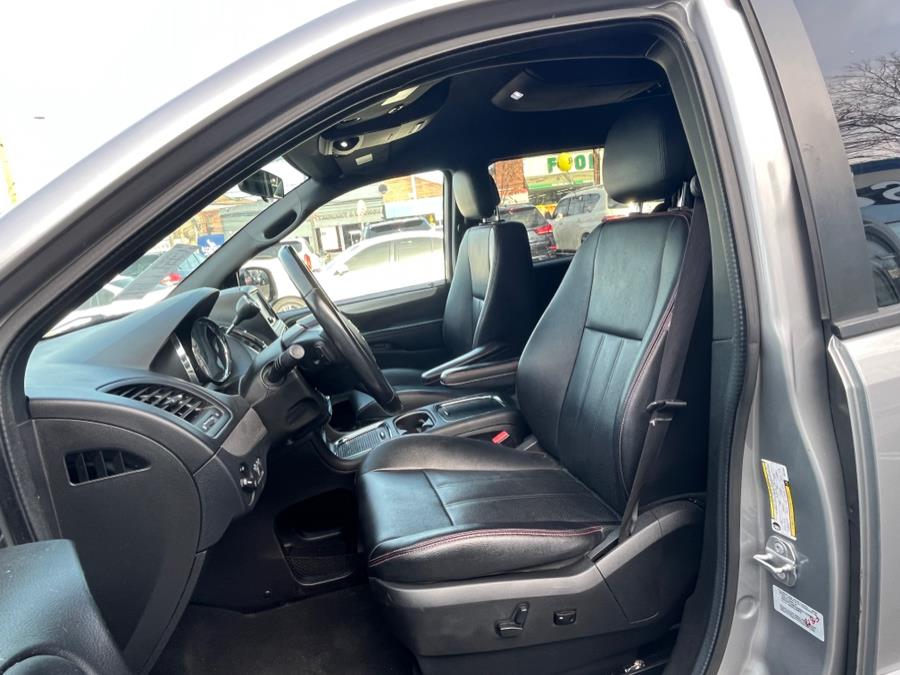2016 Dodge Grand Caravan 4dr Wgn R/T. CLEAN CARFAX!!!, available for sale in Elmont, New York | Sunrise of Elmont. Elmont, New York 2016 Dodge Grand Caravan 4dr Wgn R/T. CLEAN CARFAX!!!, available for sale in Elmont, New York | Sunrise of Elmont. Elmont, New York