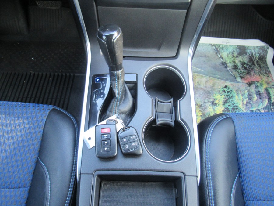 2016 Toyota Camry SE w/Special Edition Pkg, available for sale in Worcester, Massachusetts | Hilario's Auto Sales Inc.. Worcester, Massachusetts 2016 Toyota Camry SE w/Special Edition Pkg, available for sale in Worcester, Massachusetts | Hilario's Auto Sales Inc.. Worcester, Massachusetts