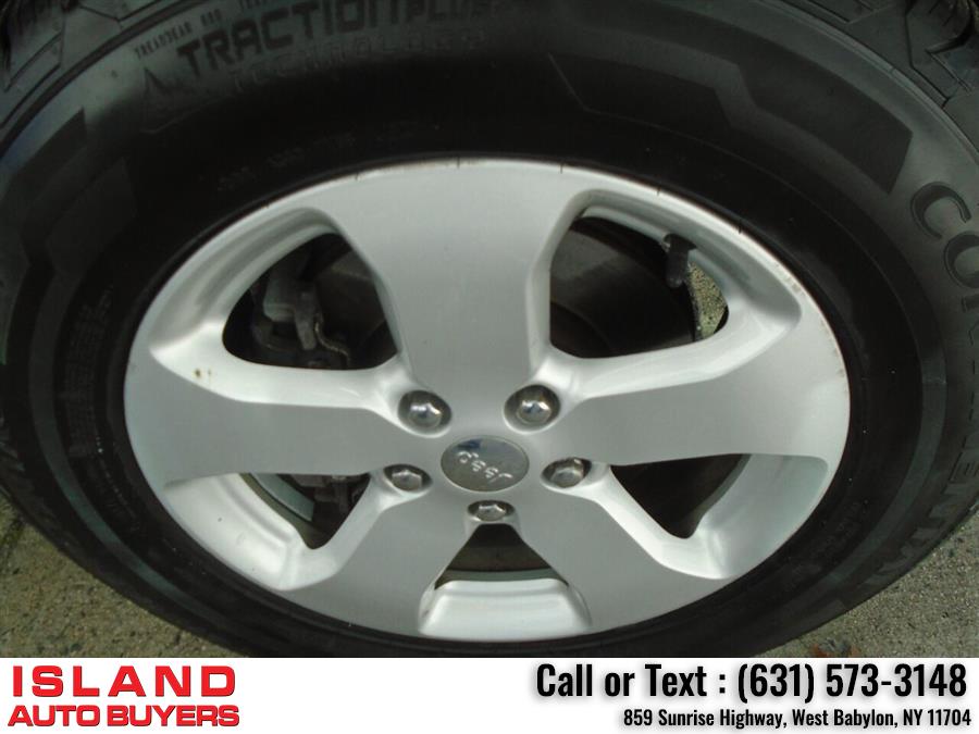 Used Jeep Grand Cherokee Laredo X 4x4 4dr SUV 2011 | Island Auto Buyers. West Babylon, New York Used Jeep Grand Cherokee Laredo X 4x4 4dr SUV 2011 | Island Auto Buyers. West Babylon, New York