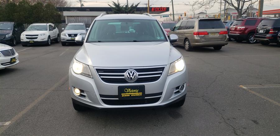 2011 Volkswagen Tiguan 4WD 4dr SE 4Motion wSunroof & Navi, available for sale in Little Ferry, New Jersey | Victoria Preowned Autos Inc. Little Ferry, New Jersey