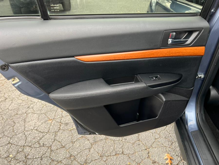 Used Subaru Outback 4dr Wgn H4 Auto 2.5i Limited 2013 | Mint Auto Sales. Islip, New York Used Subaru Outback 4dr Wgn H4 Auto 2.5i Limited 2013 | Mint Auto Sales. Islip, New York