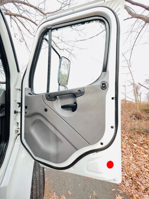 Used Freightliner M2 106 CAB & CHASSIS + CUMMINS ENGINE + AIR RIDE + NO CDL 2015 | NJ Truck Spot. South Amboy, New Jersey Used Freightliner M2 106 CAB & CHASSIS + CUMMINS ENGINE + AIR RIDE + NO CDL 2015 | NJ Truck Spot. South Amboy, New Jersey