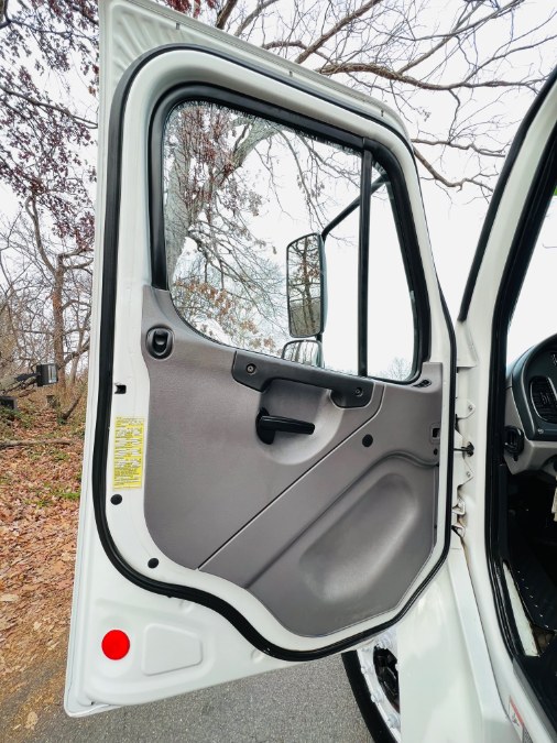 Used Freightliner M2 106 CAB & CHASSIS + CUMMINS ENGINE + AIR RIDE + NO CDL 2015 | NJ Truck Spot. South Amboy, New Jersey Used Freightliner M2 106 CAB & CHASSIS + CUMMINS ENGINE + AIR RIDE + NO CDL 2015 | NJ Truck Spot. South Amboy, New Jersey