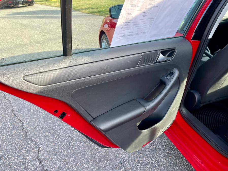 2015 Volkswagen Jetta Sedan 4dr Auto 2.0L S, available for sale in South Windsor, Connecticut | Mike And Tony Auto Sales, Inc. South Windsor, Connecticut 2015 Volkswagen Jetta Sedan 4dr Auto 2.0L S, available for sale in South Windsor, Connecticut | Mike And Tony Auto Sales, Inc. South Windsor, Connecticut