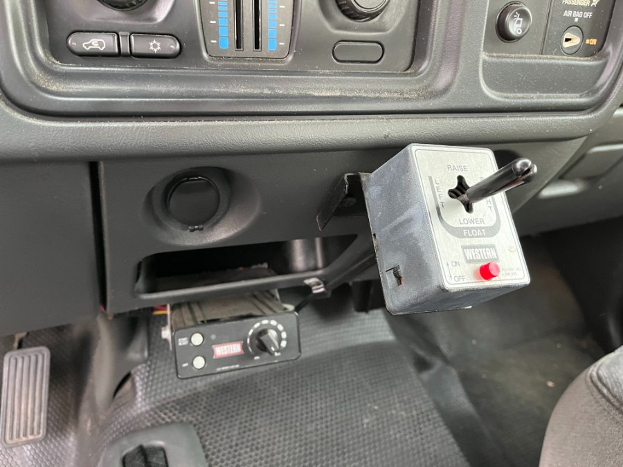 2005 GMC Sierra 2500HD Ext Cab 143.5" WB 4WD SLE, available for sale in Lyndhurst, New Jersey | Cars With Deals. Lyndhurst, New Jersey 2005 GMC Sierra 2500HD Ext Cab 143.5" WB 4WD SLE, available for sale in Lyndhurst, New Jersey | Cars With Deals. Lyndhurst, New Jersey