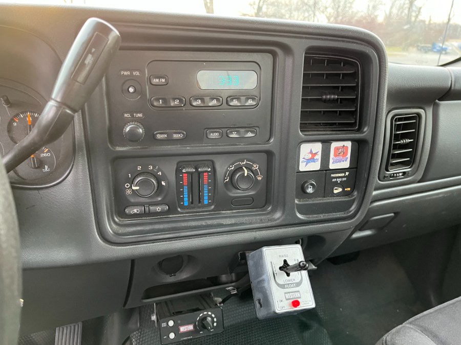2005 GMC Sierra 2500HD Ext Cab 143.5" WB 4WD SLE, available for sale in Lyndhurst, New Jersey | Cars With Deals. Lyndhurst, New Jersey 2005 GMC Sierra 2500HD Ext Cab 143.5" WB 4WD SLE, available for sale in Lyndhurst, New Jersey | Cars With Deals. Lyndhurst, New Jersey