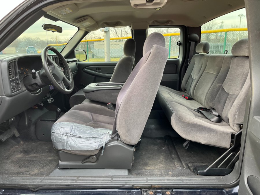 2005 GMC Sierra 2500HD Ext Cab 143.5" WB 4WD SLE, available for sale in Lyndhurst, New Jersey | Cars With Deals. Lyndhurst, New Jersey 2005 GMC Sierra 2500HD Ext Cab 143.5" WB 4WD SLE, available for sale in Lyndhurst, New Jersey | Cars With Deals. Lyndhurst, New Jersey