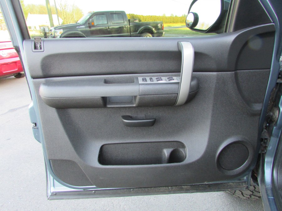 Used GMC Sierra 1500 4WD Crew Cab 143.5" SLE 2009 | United Auto Sales of E Windsor, Inc. East Windsor, Connecticut Used GMC Sierra 1500 4WD Crew Cab 143.5" SLE 2009 | United Auto Sales of E Windsor, Inc. East Windsor, Connecticut