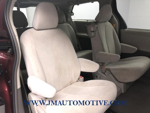 Used Toyota Sienna 5dr 8-Pass Van V6 LE FWD 2013 | J&M Automotive Sls&Svc LLC. Naugatuck, Connecticut Used Toyota Sienna 5dr 8-Pass Van V6 LE FWD 2013 | J&M Automotive Sls&Svc LLC. Naugatuck, Connecticut
