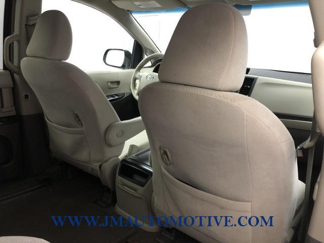 Used Toyota Sienna 5dr 8-Pass Van V6 LE FWD 2013 | J&M Automotive Sls&Svc LLC. Naugatuck, Connecticut Used Toyota Sienna 5dr 8-Pass Van V6 LE FWD 2013 | J&M Automotive Sls&Svc LLC. Naugatuck, Connecticut