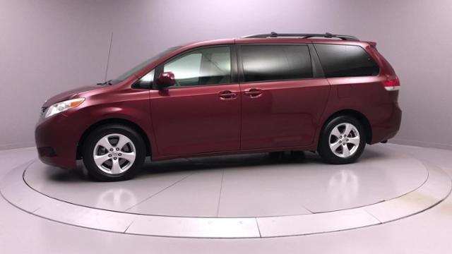 Used Toyota Sienna 5dr 8-Pass Van V6 LE FWD 2013 | J&M Automotive Sls&Svc LLC. Naugatuck, Connecticut Used Toyota Sienna 5dr 8-Pass Van V6 LE FWD 2013 | J&M Automotive Sls&Svc LLC. Naugatuck, Connecticut