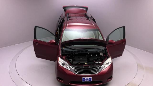 Used Toyota Sienna 5dr 8-Pass Van V6 LE FWD 2013 | J&M Automotive Sls&Svc LLC. Naugatuck, Connecticut Used Toyota Sienna 5dr 8-Pass Van V6 LE FWD 2013 | J&M Automotive Sls&Svc LLC. Naugatuck, Connecticut