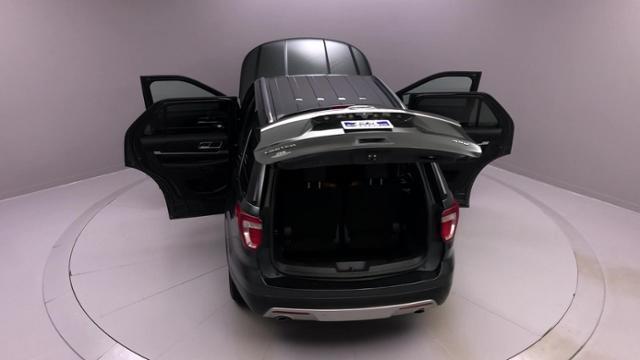 Used Ford Explorer 4WD 4dr Limited 2016 | J&M Automotive Sls&Svc LLC. Naugatuck, Connecticut Used Ford Explorer 4WD 4dr Limited 2016 | J&M Automotive Sls&Svc LLC. Naugatuck, Connecticut