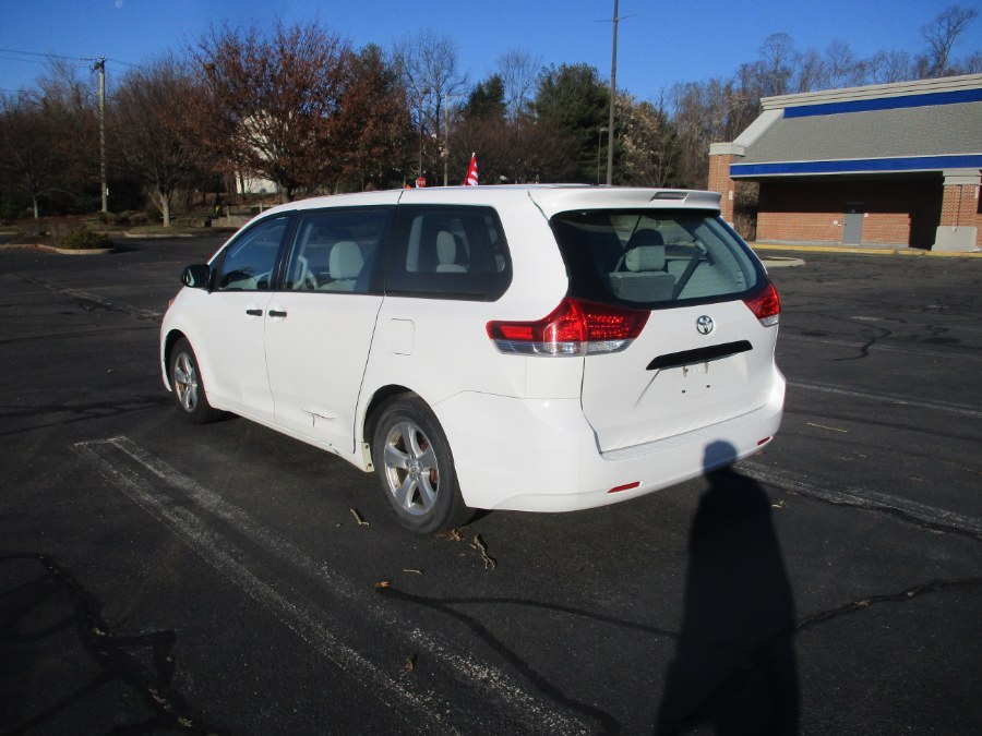Used Toyota Sienna 5dr 7-Pass Van V6 L FWD 2014 | Universal Motors LLC. New Britain, Connecticut